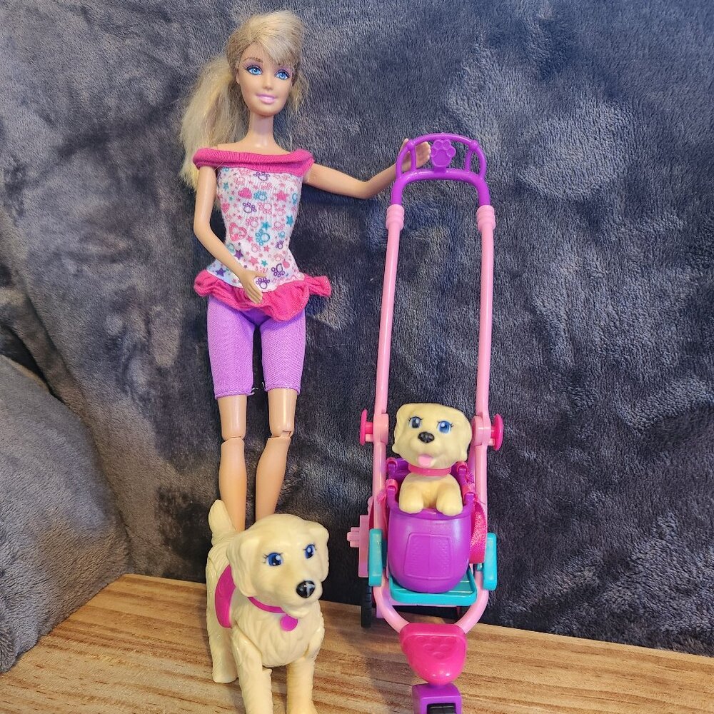 Barbie Strollin' Pups Playset